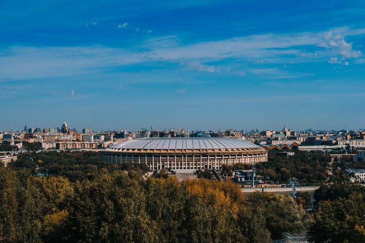 Москва: тепло осени и дух праздника