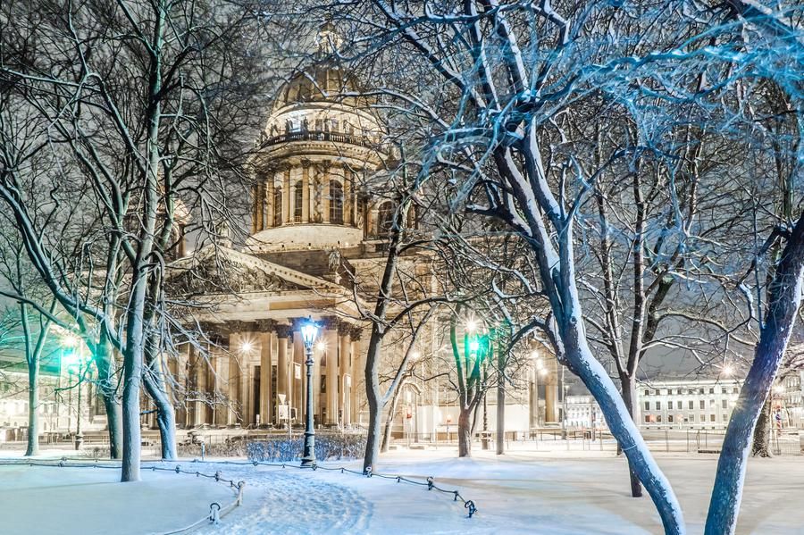 Петербург встречает Новый год: сказка, музыка и шампанское 6 дней