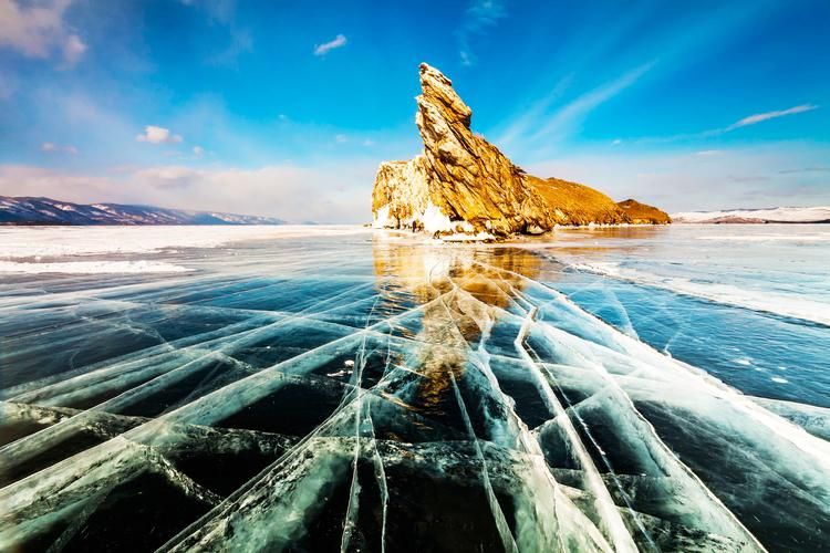 Байкал: где лёд поёт, а зима дарит тишину, которую можно почувствовать сердцем